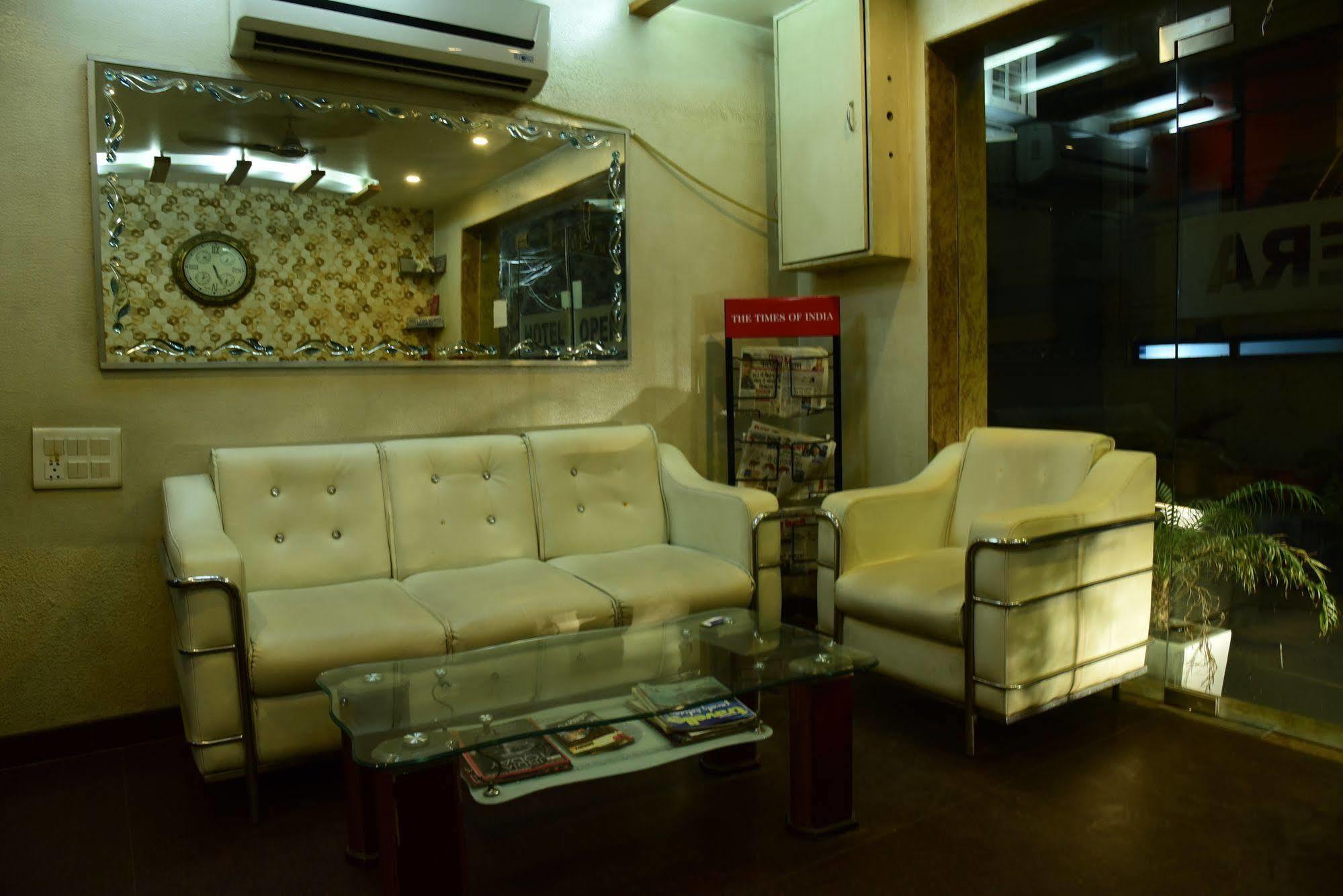 A Family Hotel Oppera Near Igi Airport New Delhi Buitenkant foto