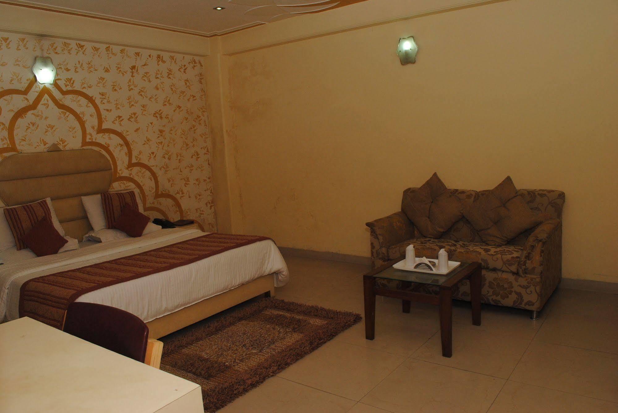 A Family Hotel Oppera Near Igi Airport New Delhi Buitenkant foto
